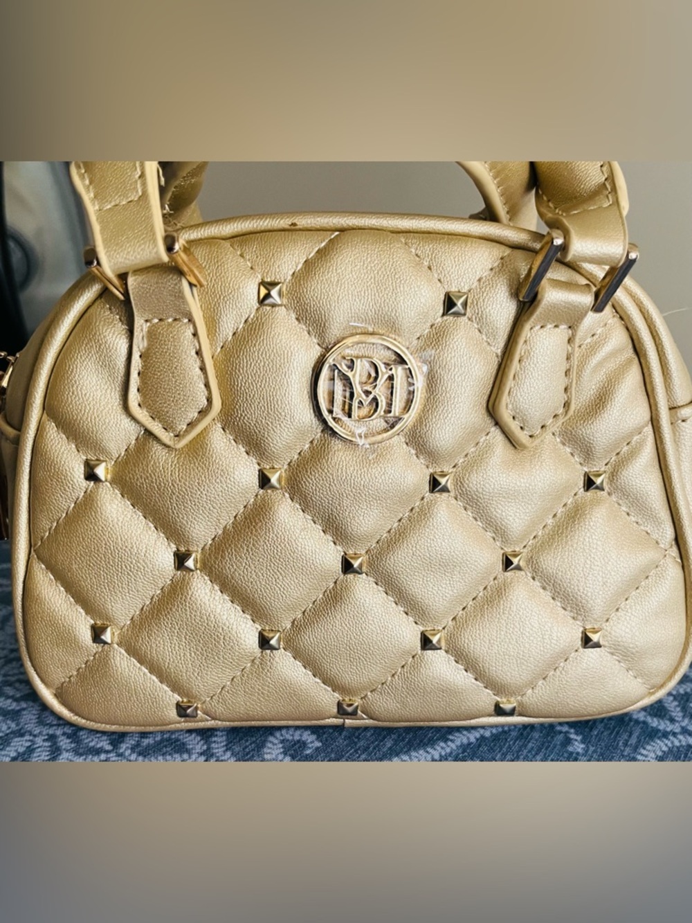 Free ship 1 hour NWT Metallic Gold Quilted Women’s Shoulder Bag - Picture 8 of 9
